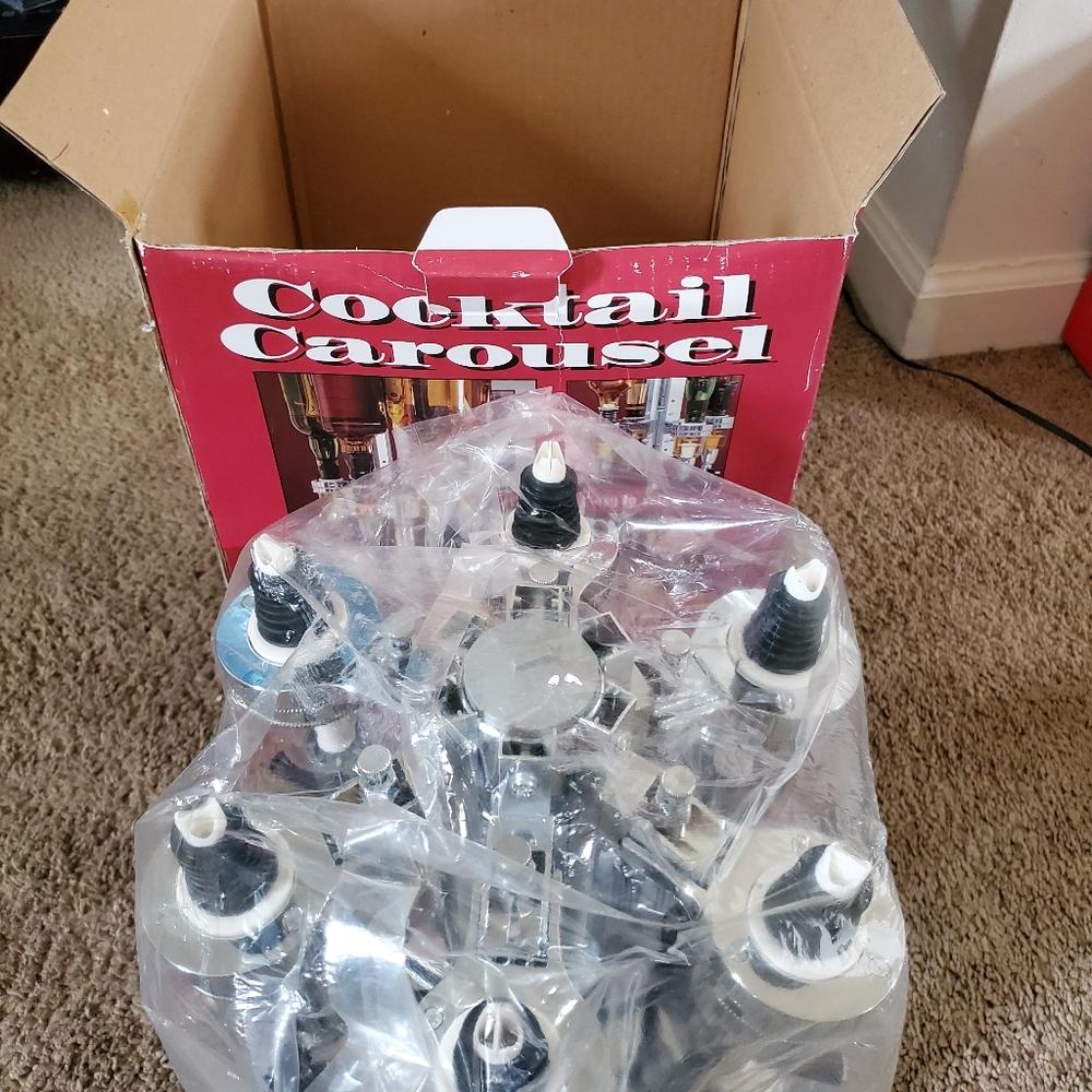 Cocktail Carousel- NEW - Picture 4 of 6
